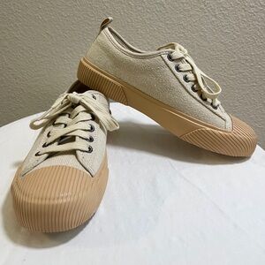 Universal Thread Grace sneaker size 7